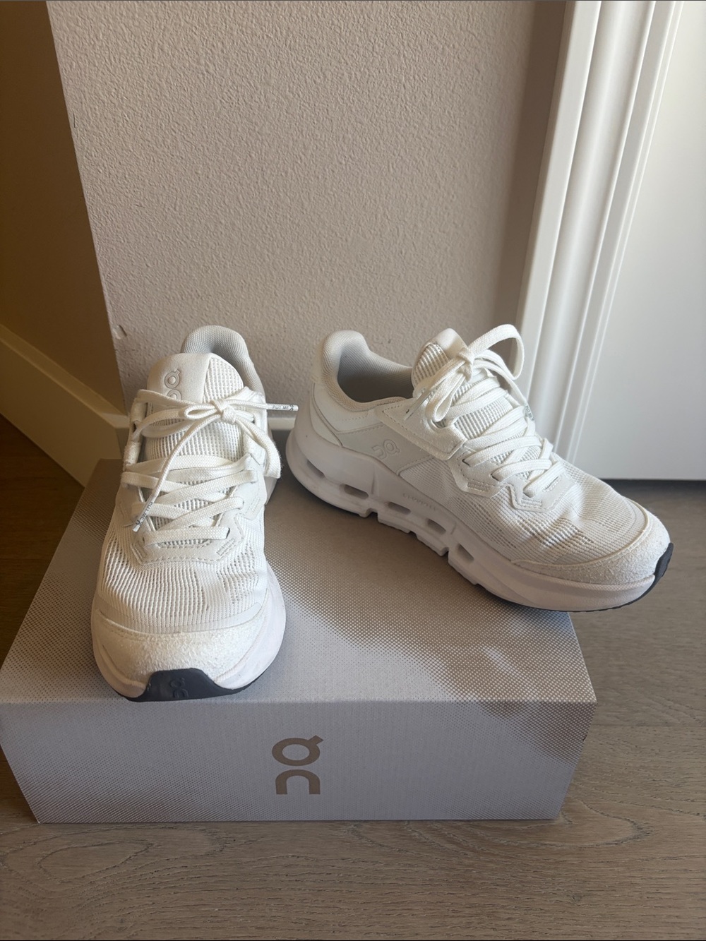 GUC on running cloudnova rift white/ice women’s size 5.5 with original shoe box